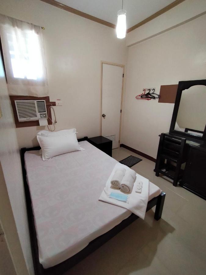 V.F. Riton Apartelle Daire Laoag Dış mekan fotoğraf