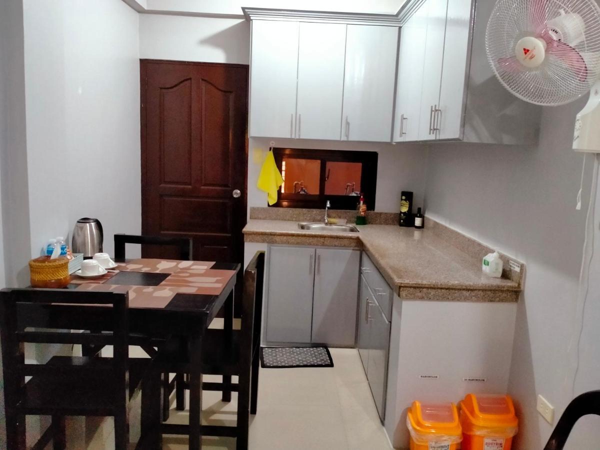 V.F. Riton Apartelle Daire Laoag Dış mekan fotoğraf