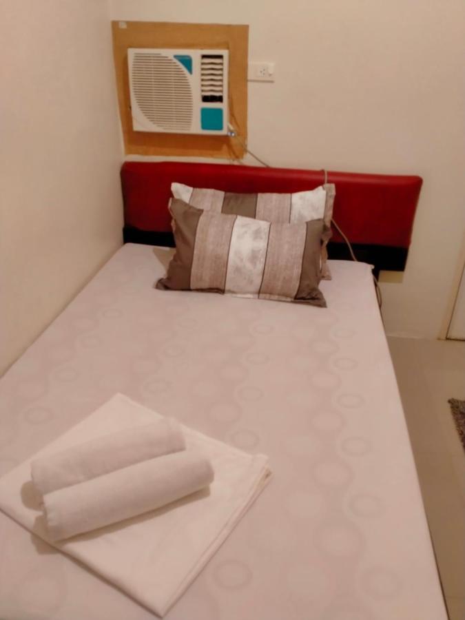 V.F. Riton Apartelle Laoag Dış mekan fotoğraf