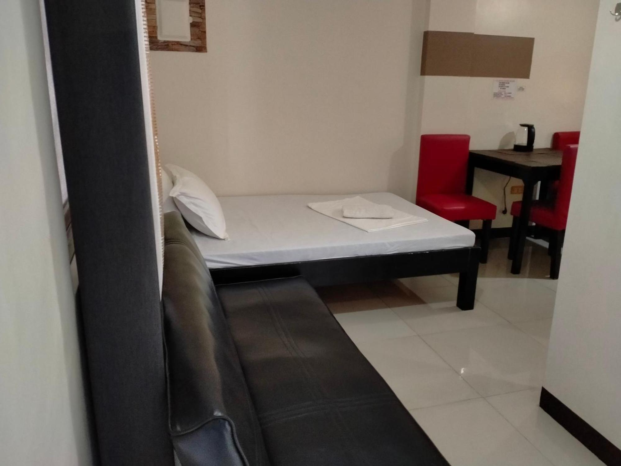 V.F. Riton Apartelle Laoag Dış mekan fotoğraf