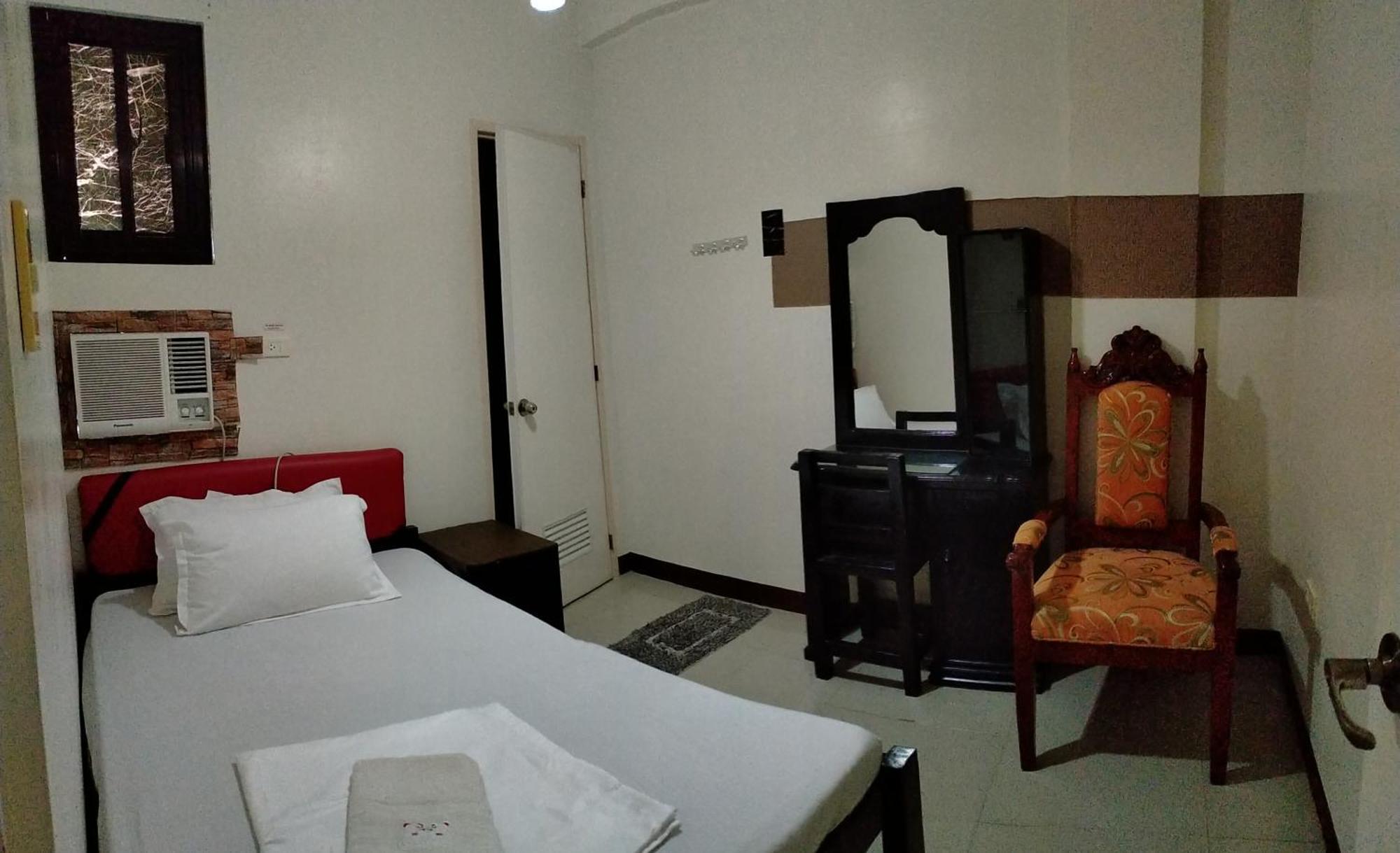 V.F. Riton Apartelle Daire Laoag Dış mekan fotoğraf