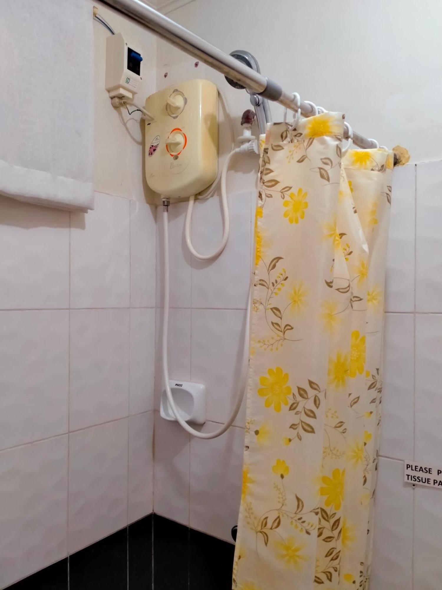 V.F. Riton Apartelle Laoag Oda fotoğraf