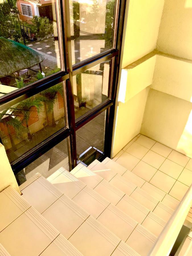 V.F. Riton Apartelle Laoag Dış mekan fotoğraf